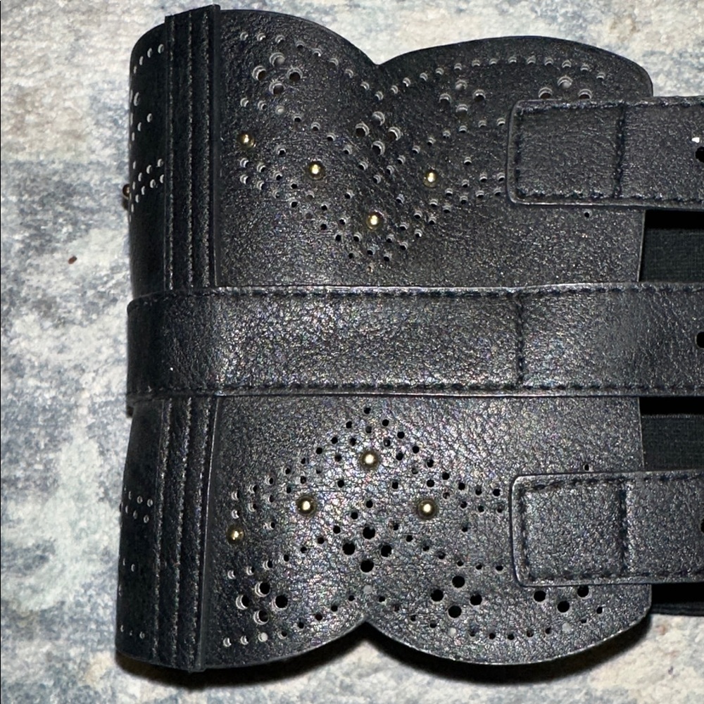 bebe Black Triple Buckle Belt - Picture 4 of 11